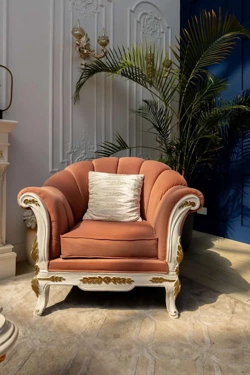 Product picture studio in Dubai: rent the room, shoot it yourself