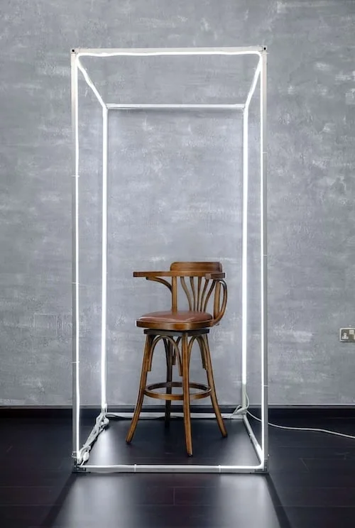 AI Photoshoot Studio in Dubai: Shoot Clean Base Content